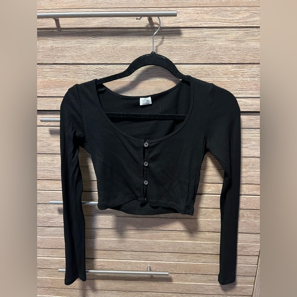 Aritzia Cropped, Fitted Black Button Down